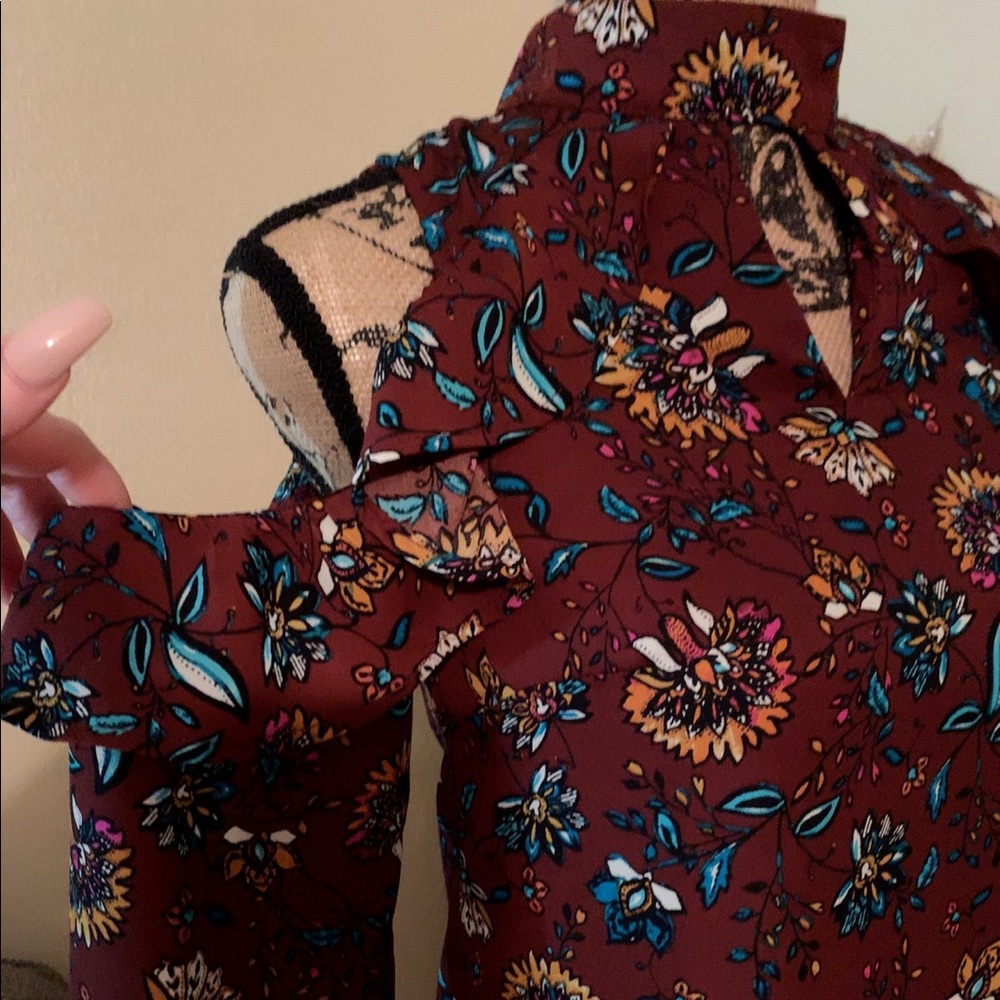 🚫SOLD🚫Blouse ♥️ - Picture 2 of 8